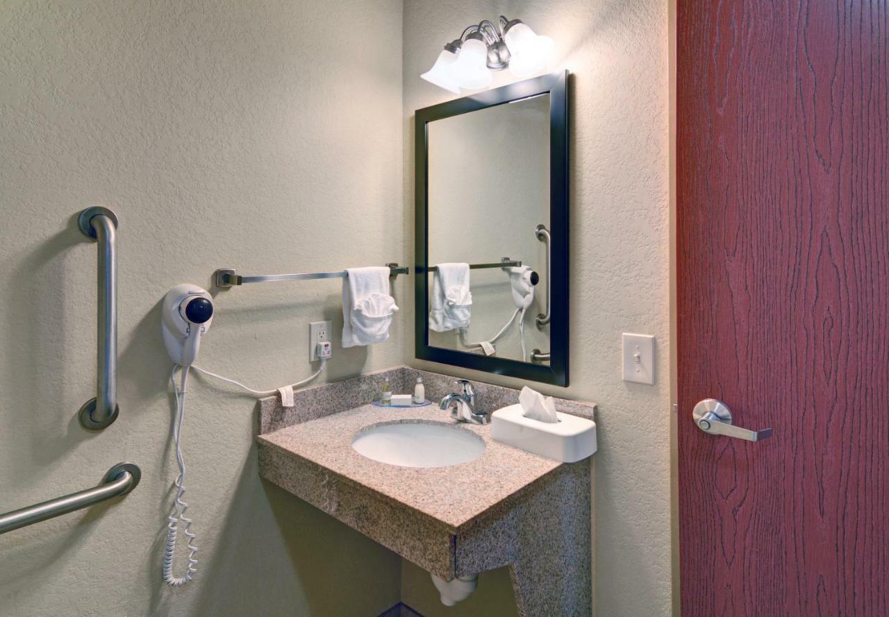Cobblestone Inn & Suites - Schuyler Ngoại thất bức ảnh